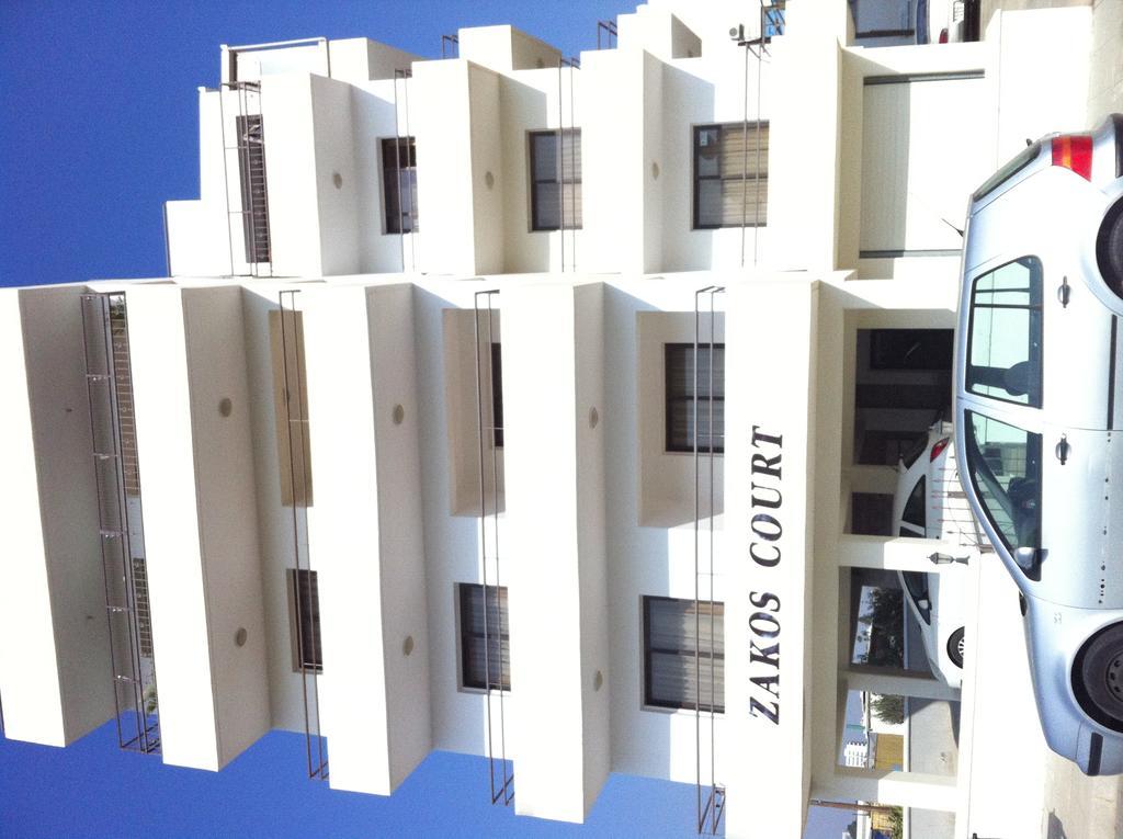 לרנקה Zakos Court Apartments מראה חיצוני תמונה