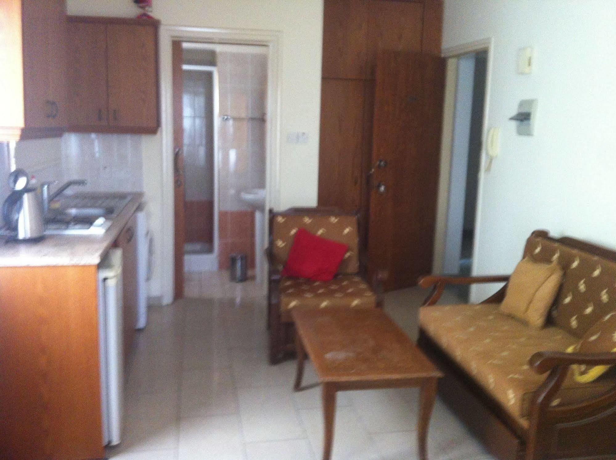 לרנקה Zakos Court Apartments מראה חיצוני תמונה