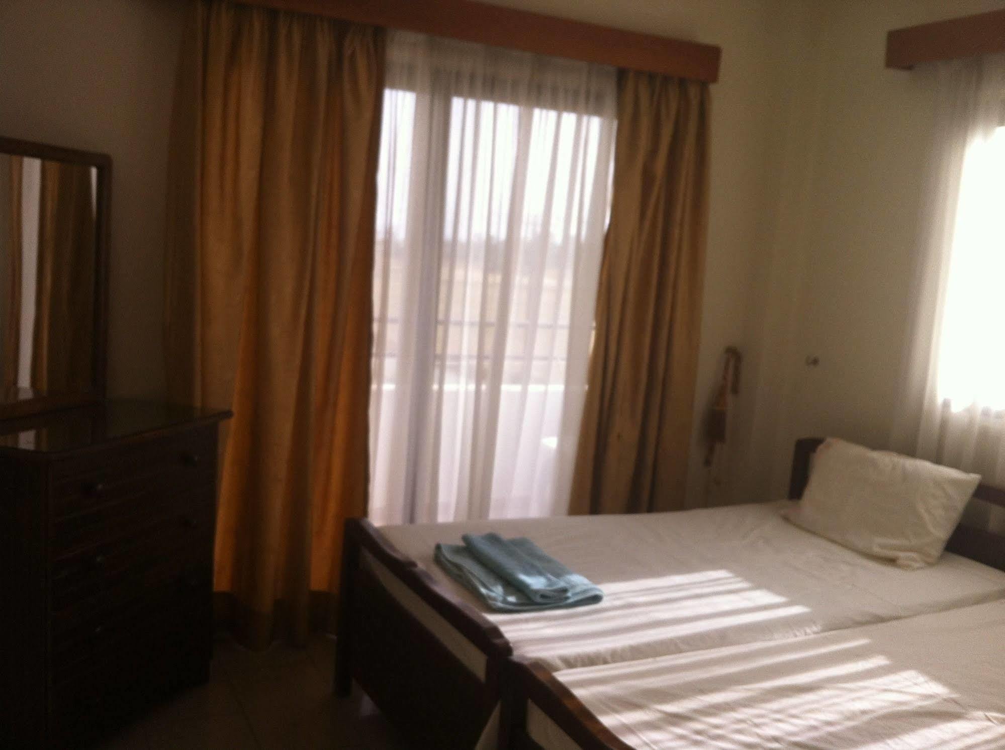 לרנקה Zakos Court Apartments מראה חיצוני תמונה