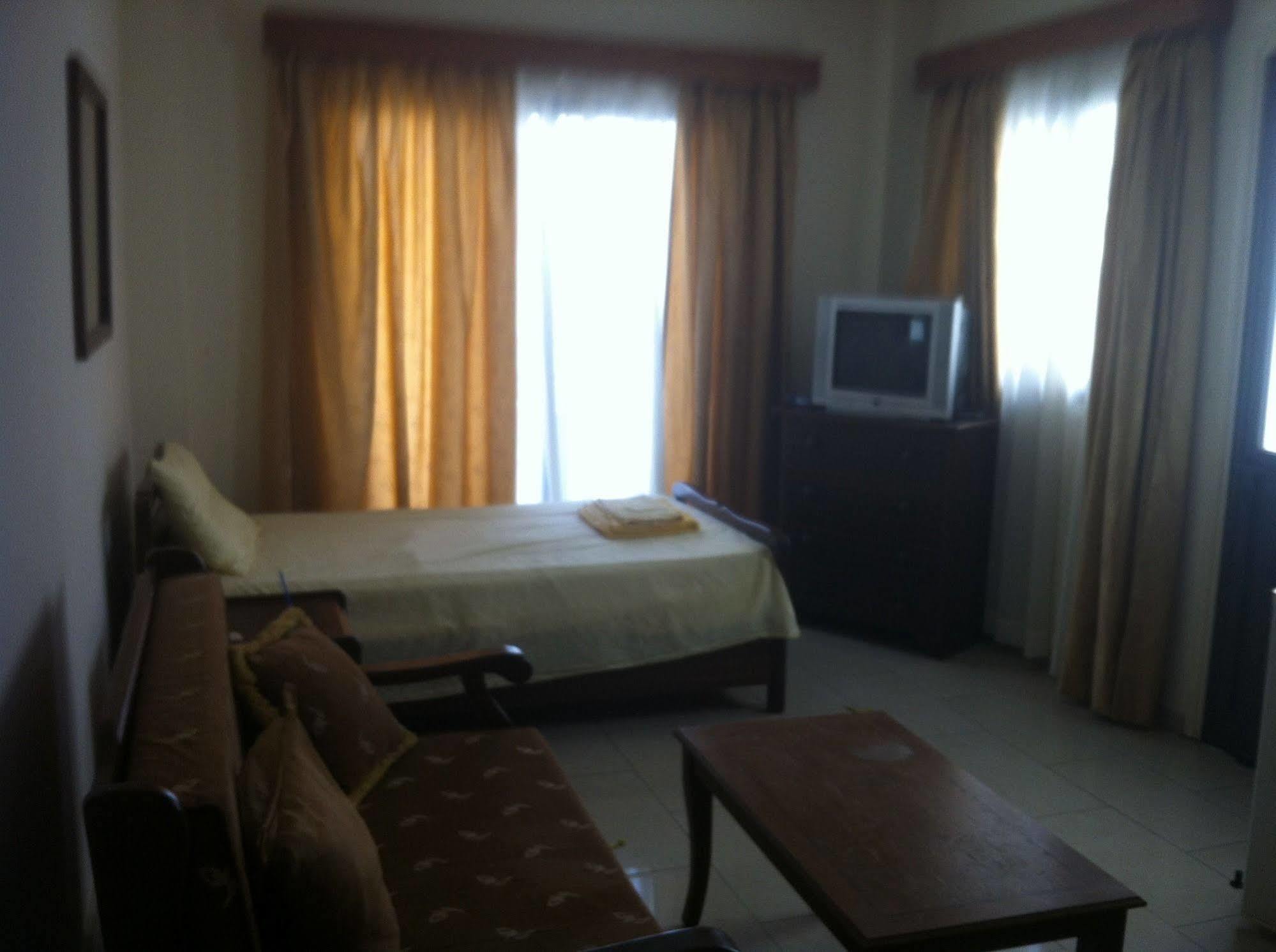 לרנקה Zakos Court Apartments מראה חיצוני תמונה